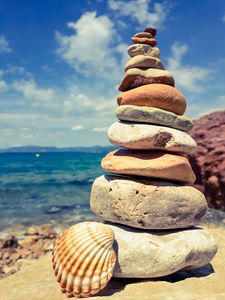 Balancing stones against the sky